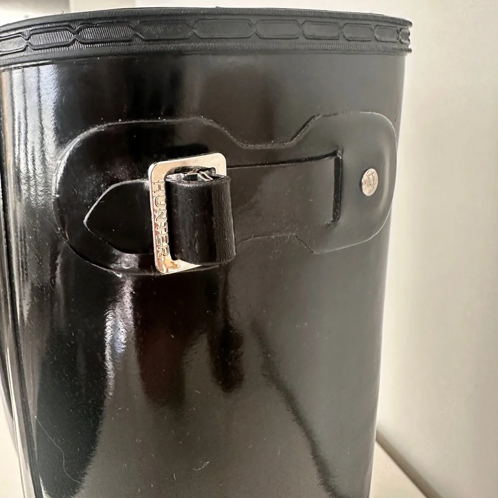 Women’s Tall Black Gloss Hunter rain boots in size 8 - Picture 7 of 15